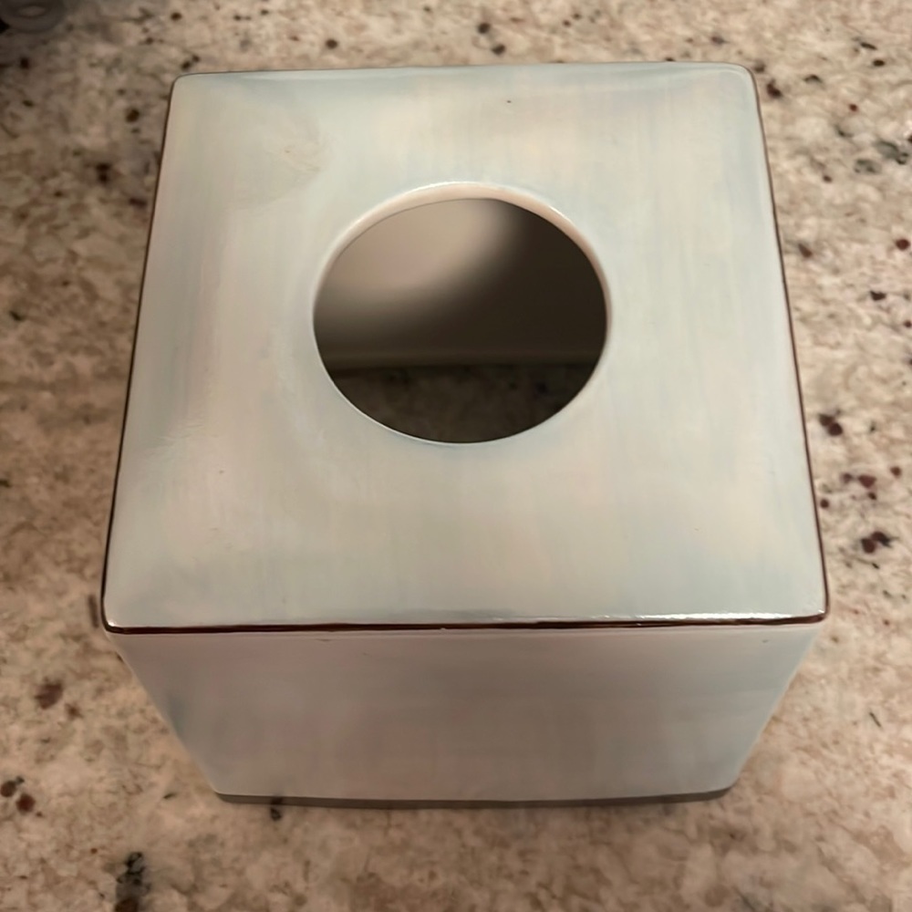Kassatex Tribeca tissue holder